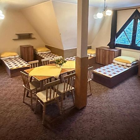 Miedzynarodowe Schronisko Mlodziezowe Ptsm Szarotka Vandrarhem Zakopane Exteriör bild