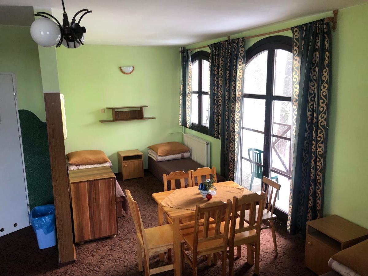 Miedzynarodowe Schronisko Mlodziezowe Ptsm Szarotka Vandrarhem Zakopane Exteriör bild